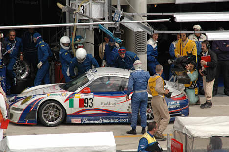 Ordinært pitstop for Simonsen hvor der kun tankes.
(Foto: Motorsporten.dk)